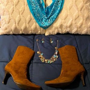 Cowgirl boots (suede)